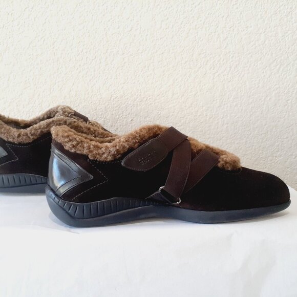 Stuart Weitzman Faux Fur Trim Shoes - Picture 2 of 12
